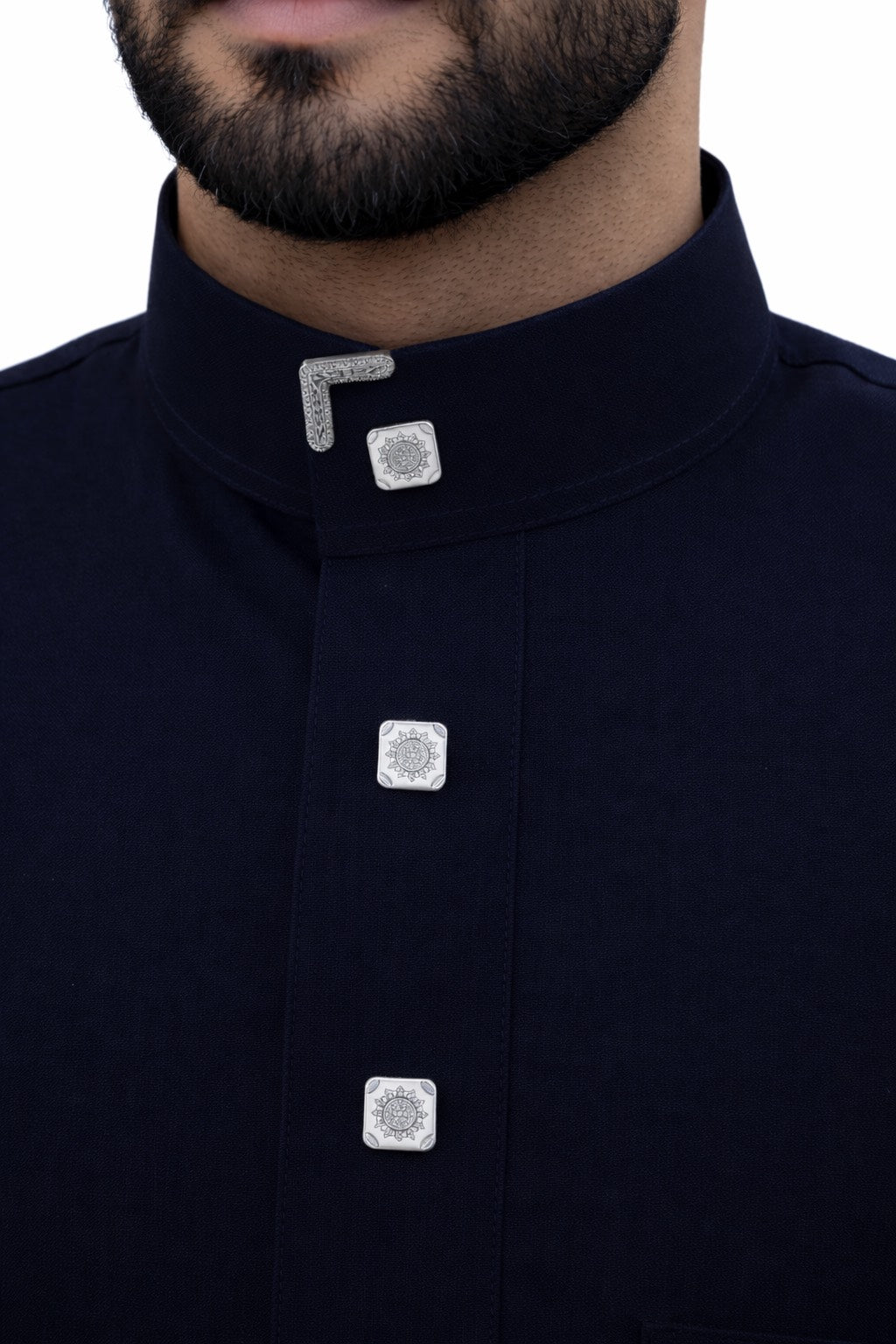 Qamis homme bleu nuit en coton premium avec boutons élégants