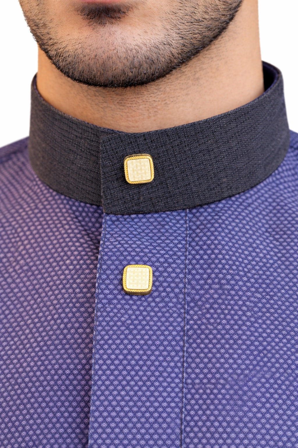 qamis homme bleu pétrole col officier bouton doré coton texturé élégant