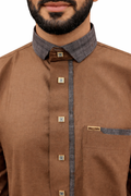 Qamis marron homme en coton premium avec boutons élégants