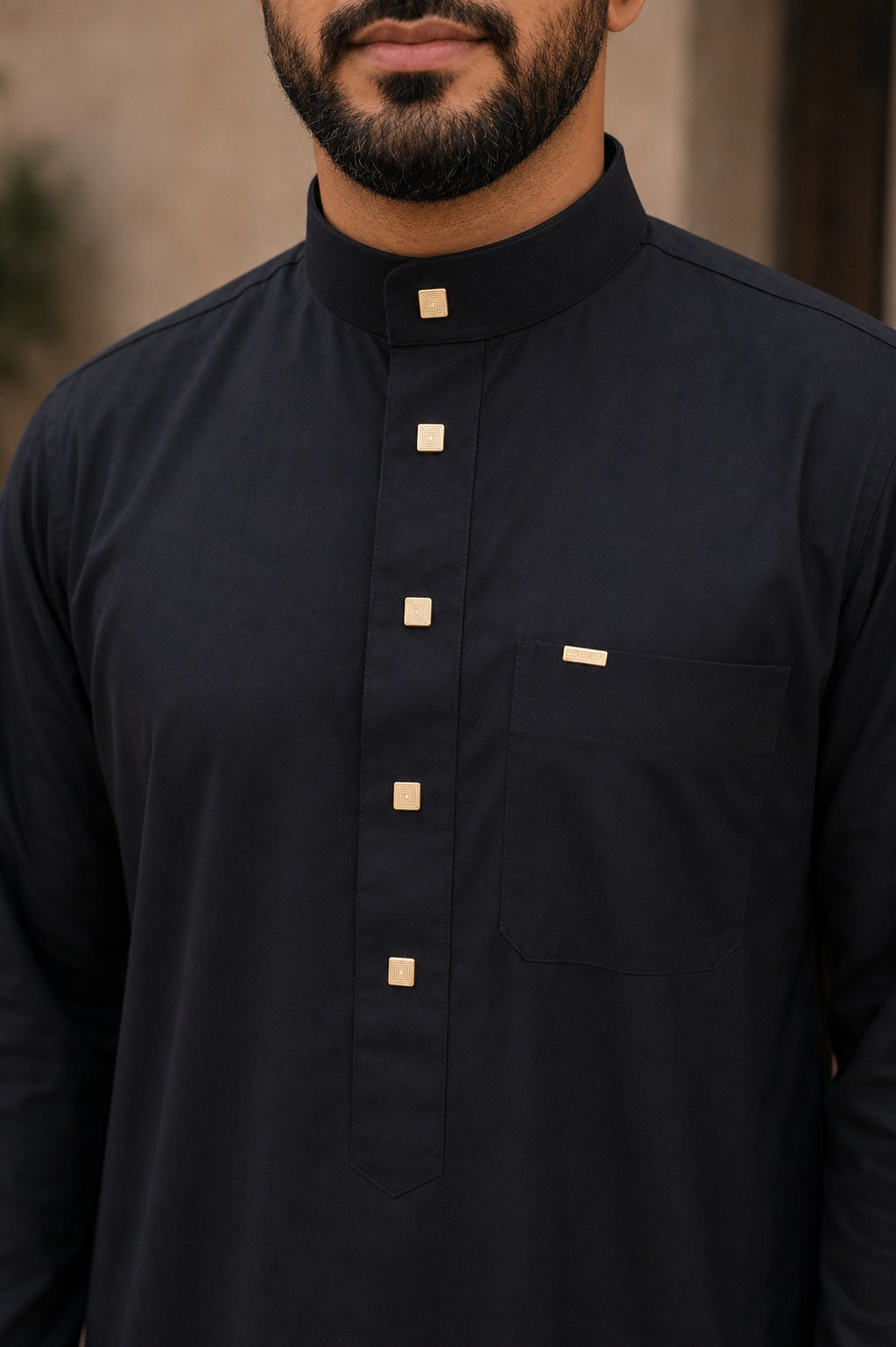 col qamis noir bouton raffiné finition haut de gamme