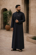 qamis noir homme style saoudien coupe élégante coton