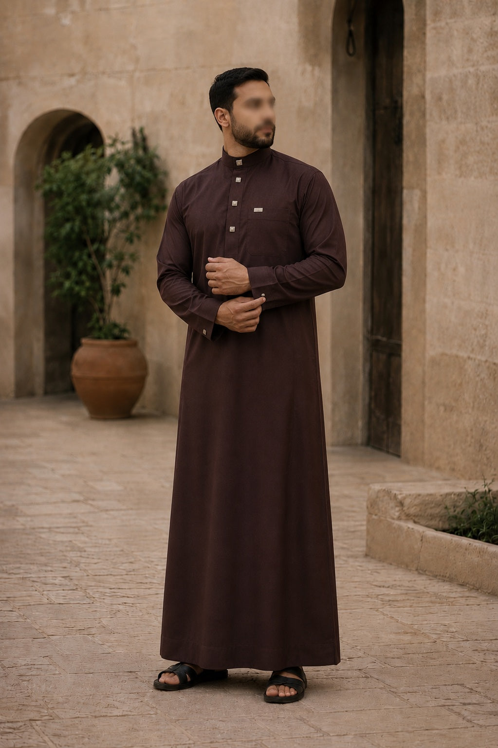 qamis marron homme style saoudien coupe élégante coton
